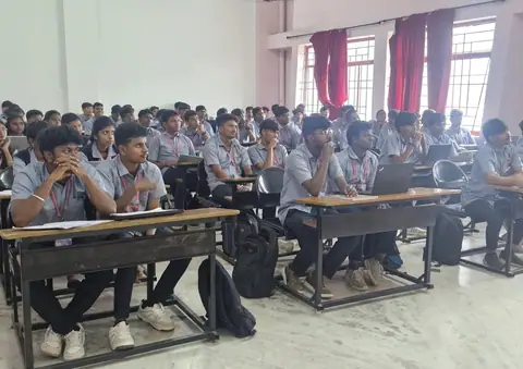 The MoU aims to bridge the gap between academia - Training Trains, Erode, 28 October 2025 (8 of 10)