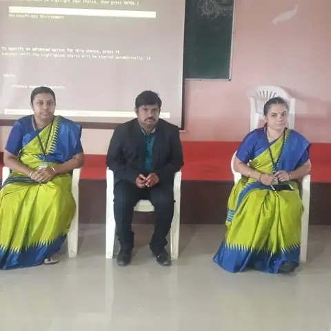 Vivekanada College of engineering for Women - Training Trains, Erode, 8 April 2022 (5 of 10)