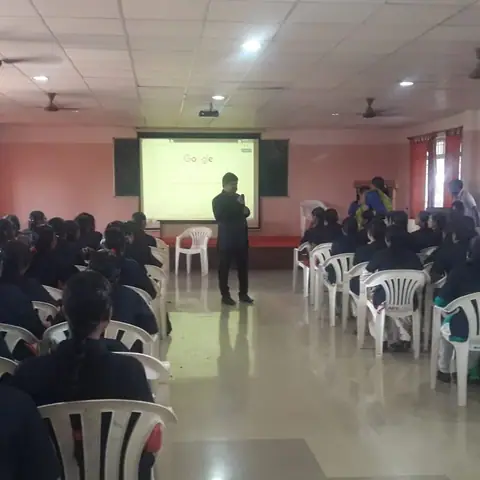 Vivekanada College of engineering for Women - Training Trains, Erode, 8 April 2022 (7 of 10)